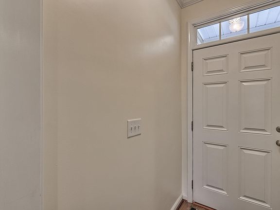4th image of 250 Northwood St