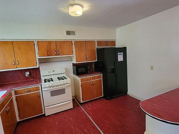 4th image of 6480 N Tremont St