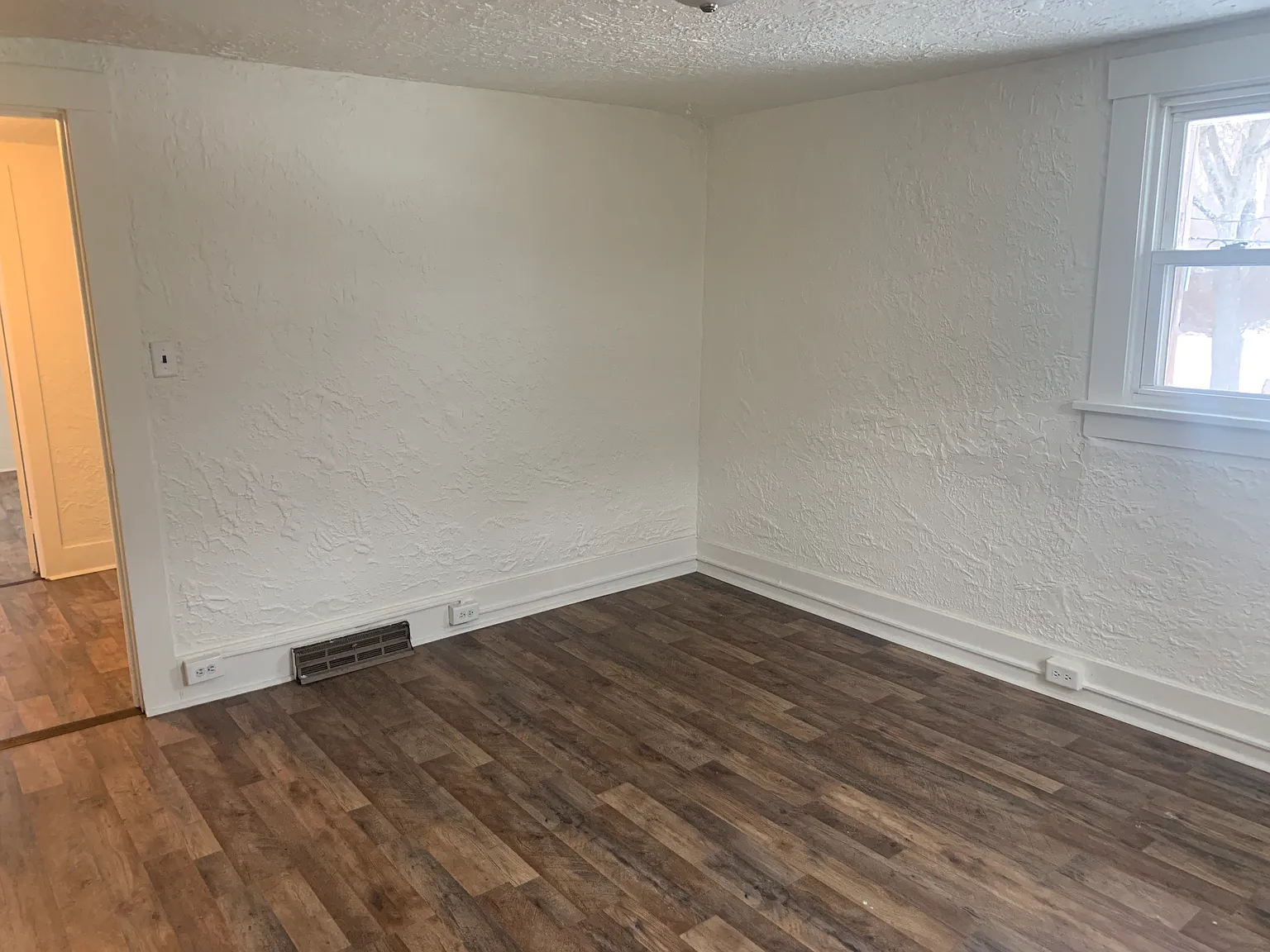 2 bed, 950 sqft, $850 — Photo 2