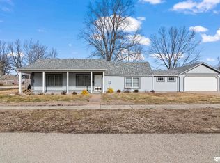 403 E Chestnut St, Chatham, IL 62629