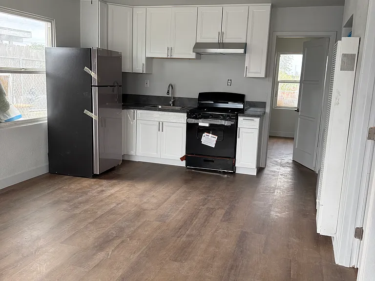 6205 Hughes St — Photo 2