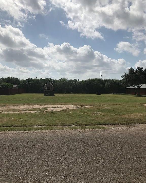 1st image of 224 Magnolia Village Dr