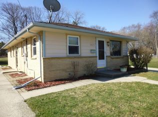 2615 E Whittaker Ave, Saint Francis, WI 53235