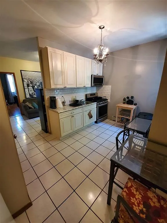 Building Photo - 249 Arlington Ave #2