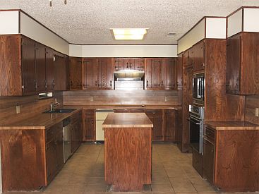 3rd image of 8 Jesse James Dr