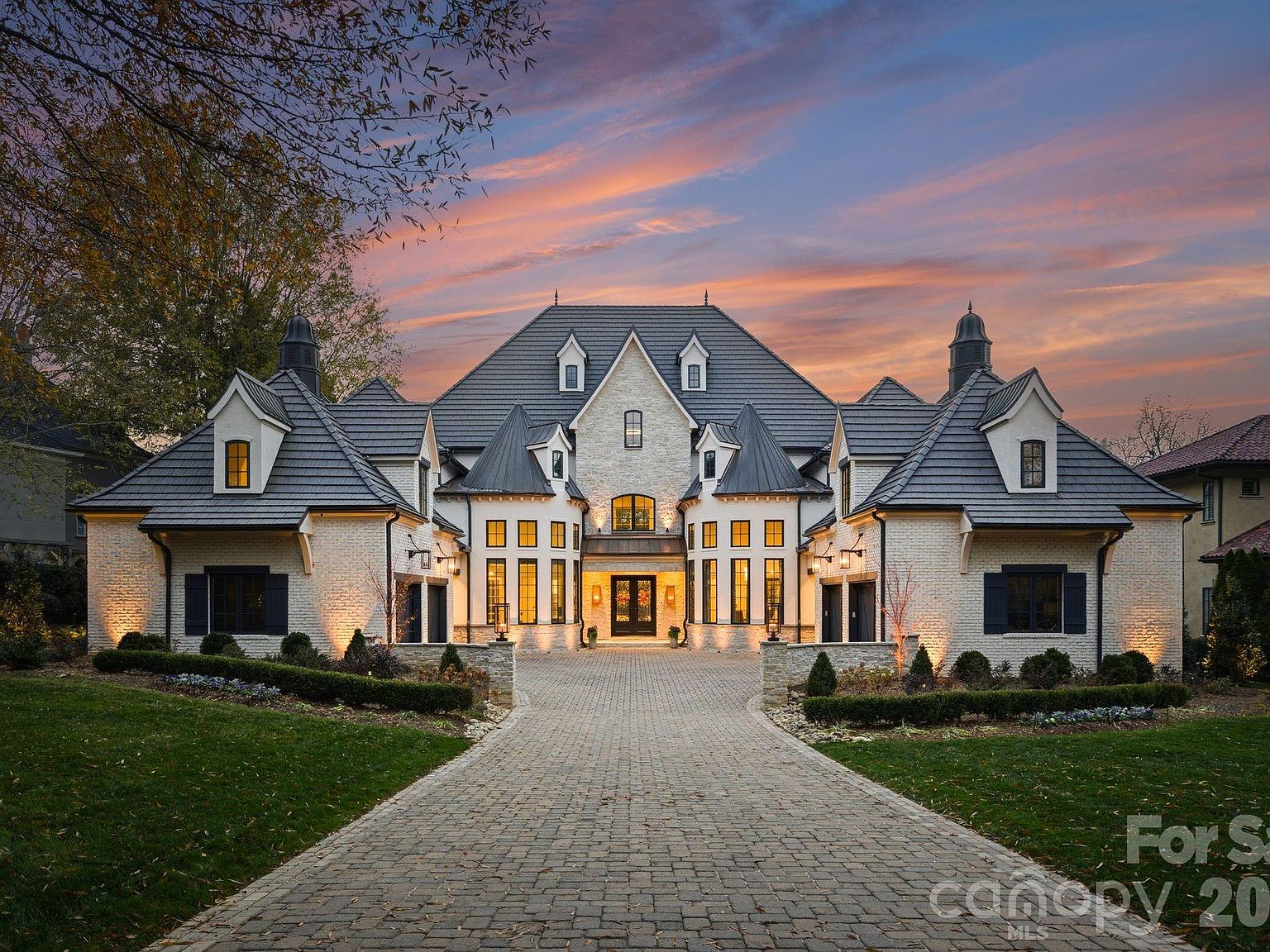 302 Oakmont Ln