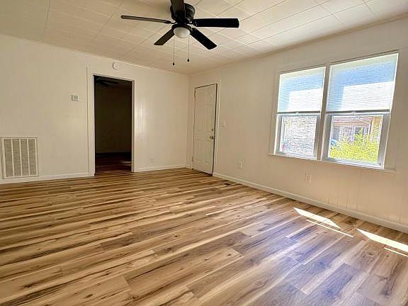4th image of 404 13th Ave S #A