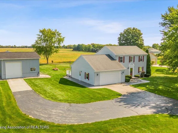 2843 Loomis Rd, Saint Johns, MI 48879