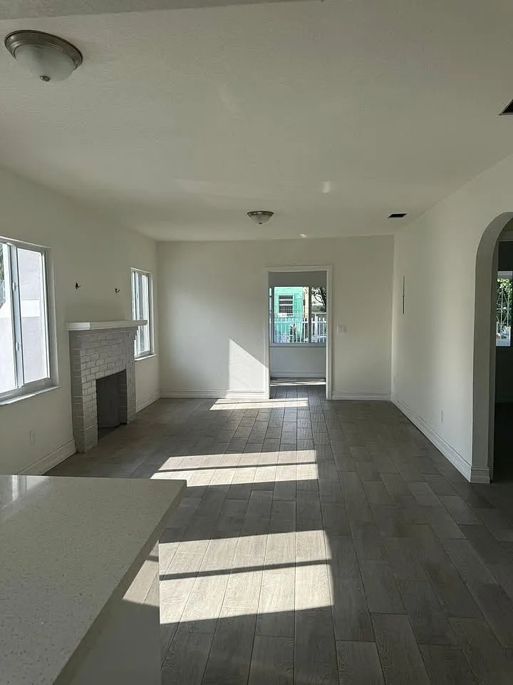 2 bed, 1190 sqft, $2,200 — Photo 3