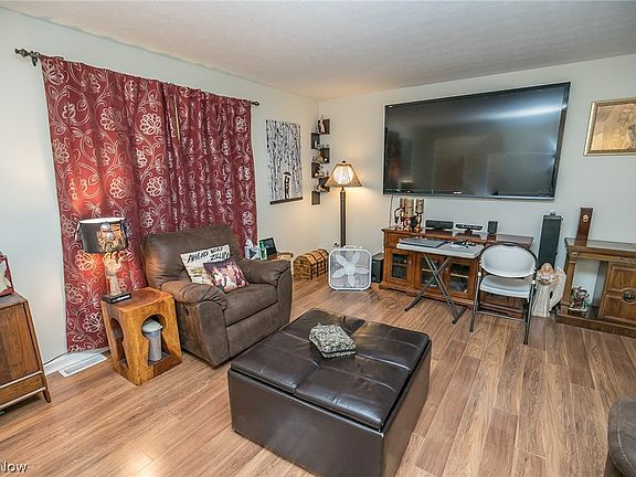 5th image of 9821 Woodhurst Dr