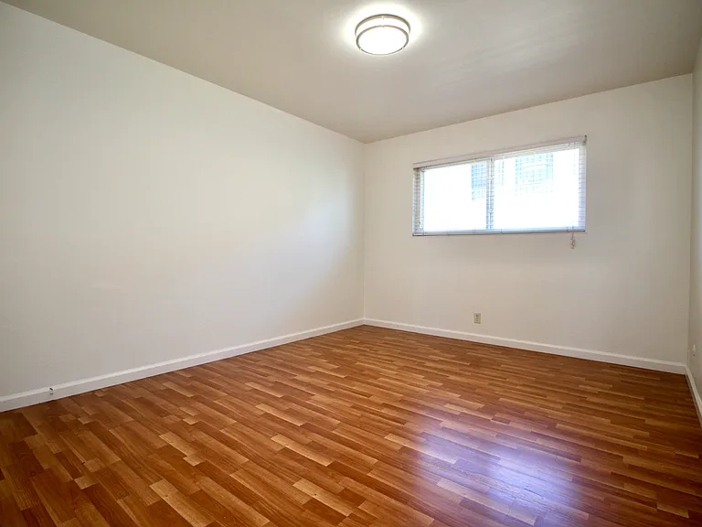 16318 Maubert Ave #D — Photo 12