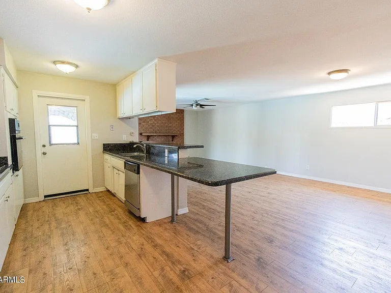 1504 E Palmcroft Dr — Photo 21