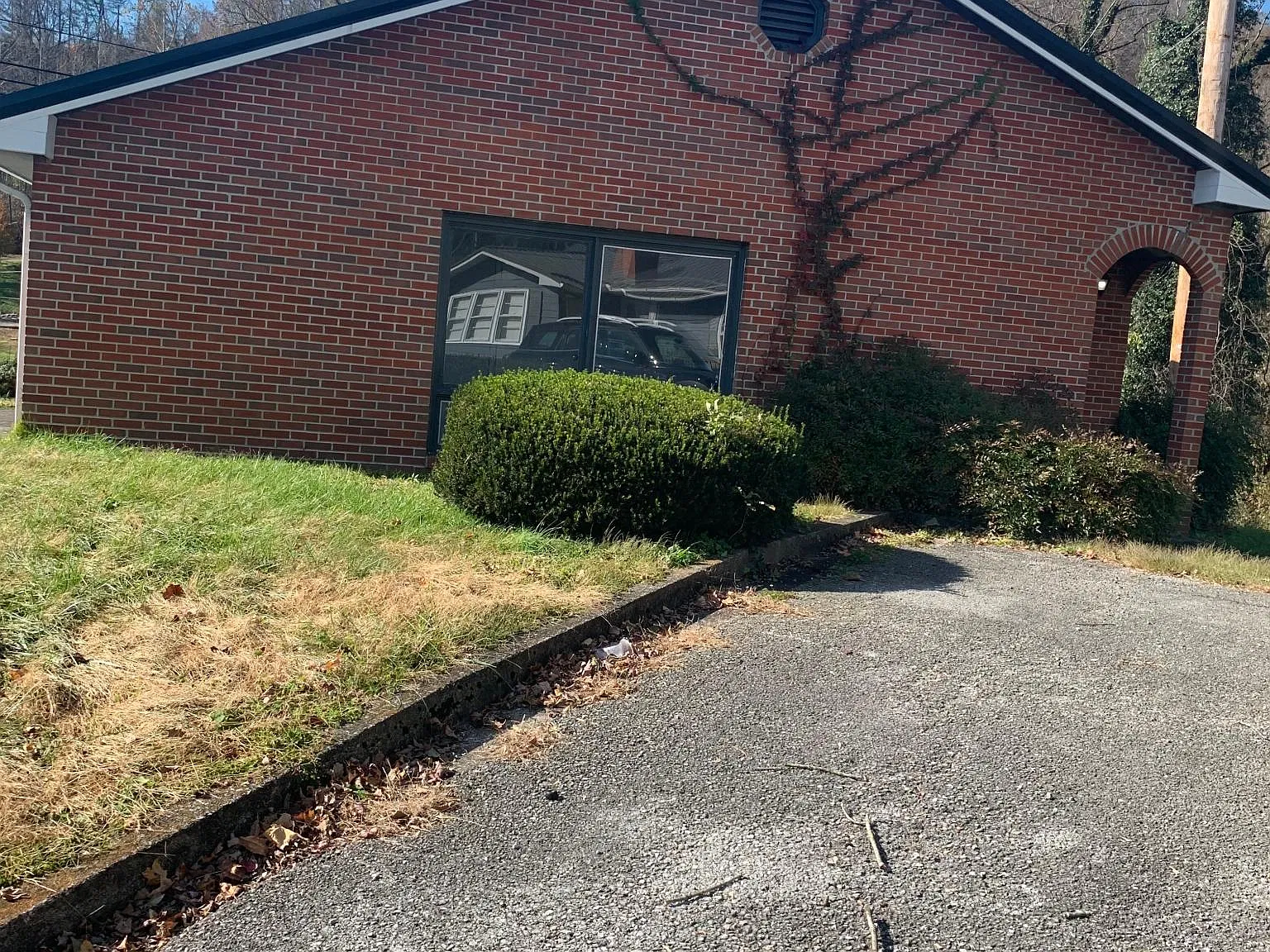 3 bed, 1.5 bath, 1100 sqft, $1,100 — Photo 1