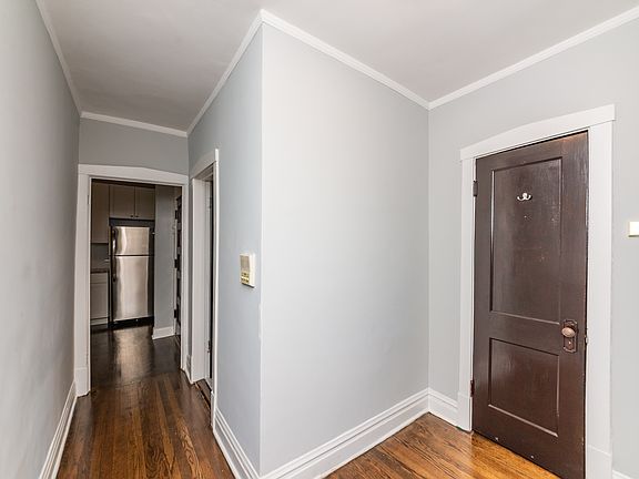 5th image of 2522 W Belle Plaine Ave #3
