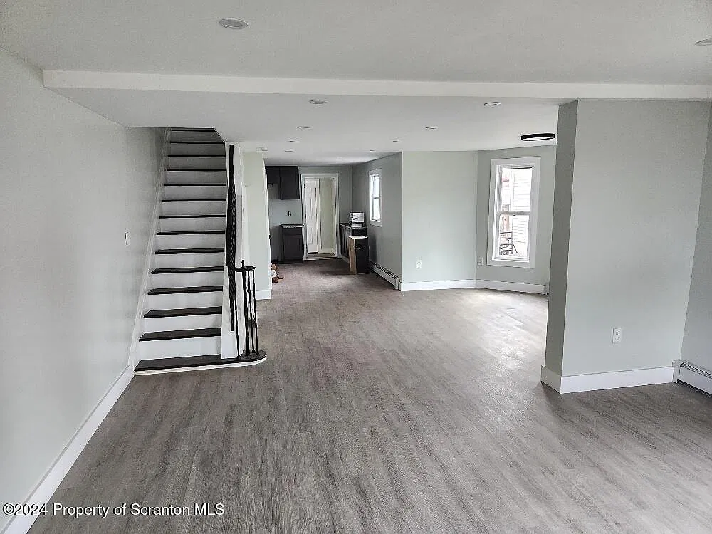 3 bed, 1.5 bath, 1500 sqft, $1,850 — Photo 3
