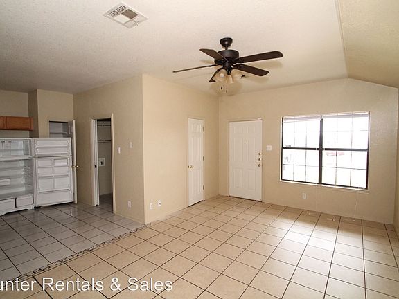4th image of 5203 Daybreak Dr APT A