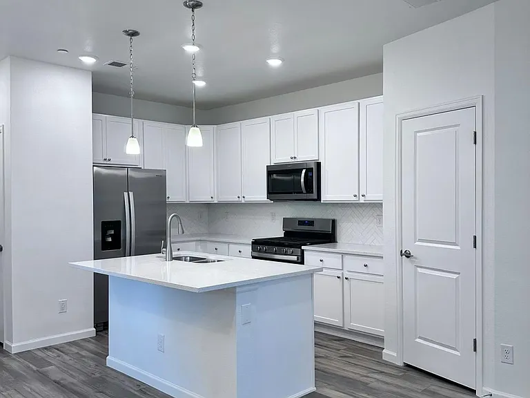 6857 Huddersfield Ln — Photo 7