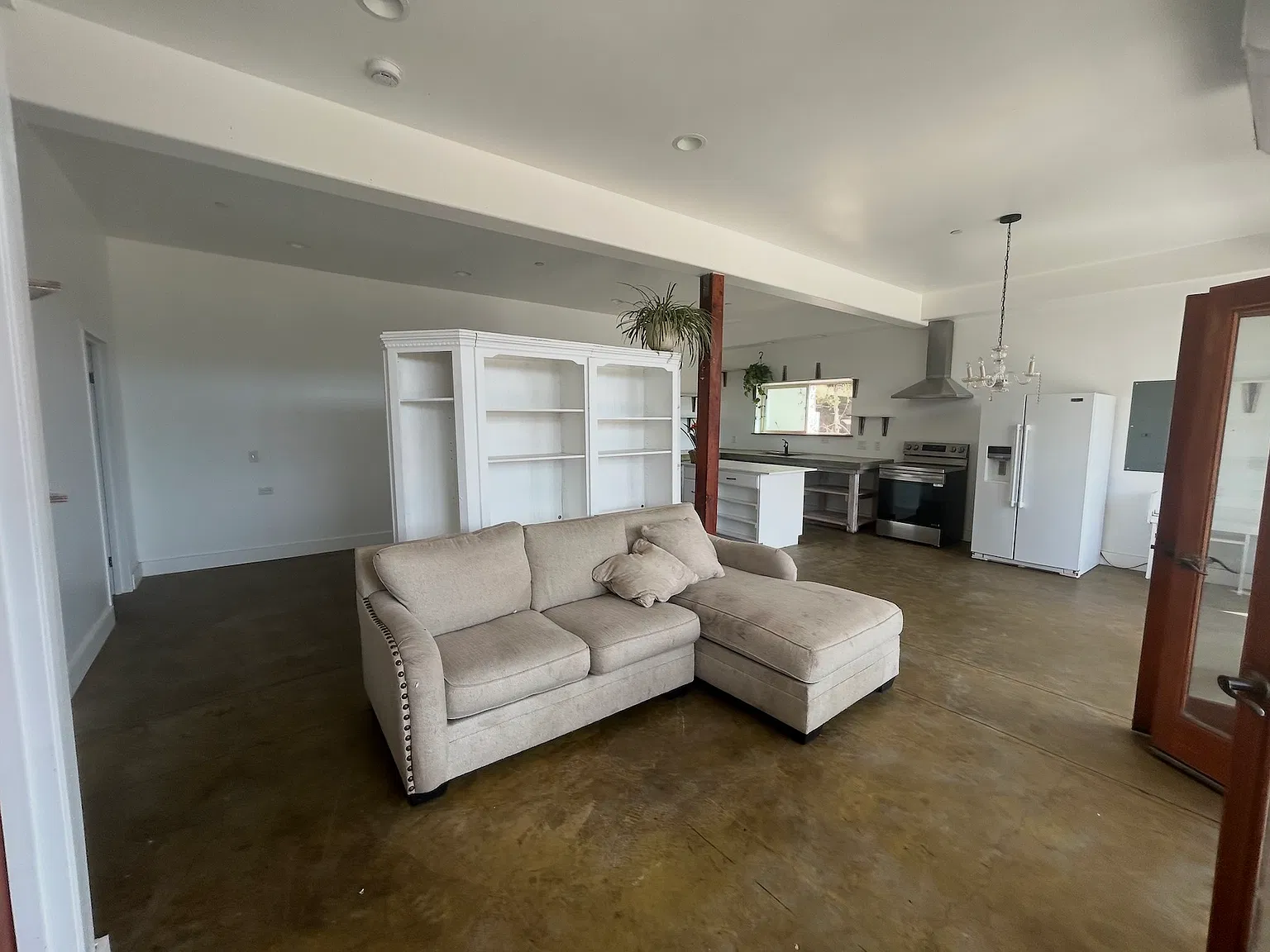 Studio, 650 sqft, $2,100 — Photo 4