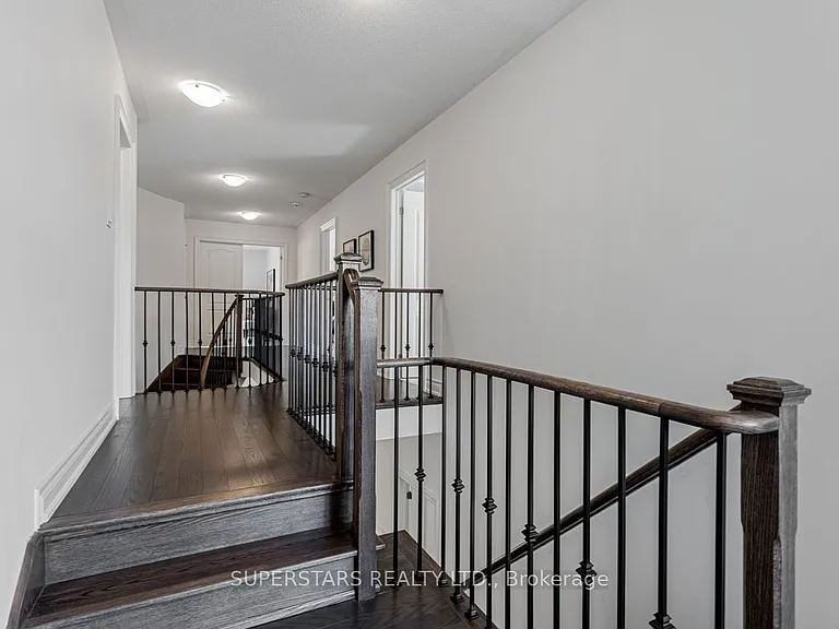 11 Empire Dr — Photo 21