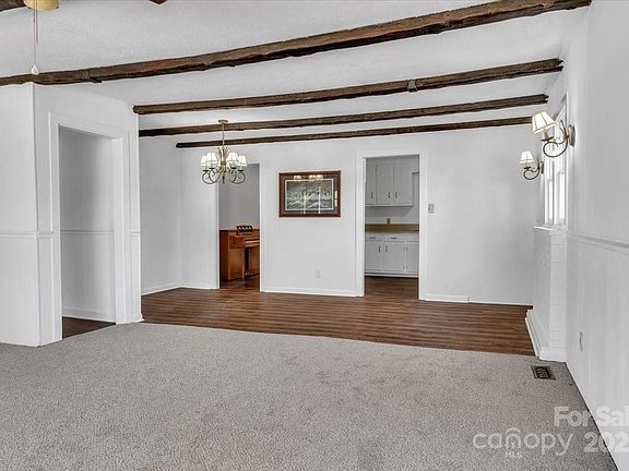 5th image of 444 Oakwood Ave