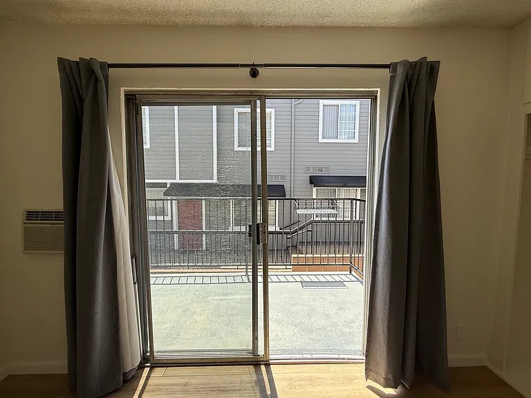 615 E Magnolia Blvd #C — Photo 3