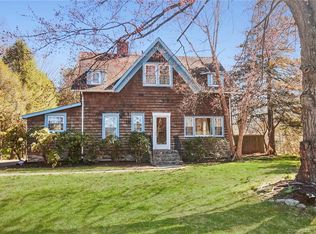 27 Three Lakes Dr, Stamford, CT 06902