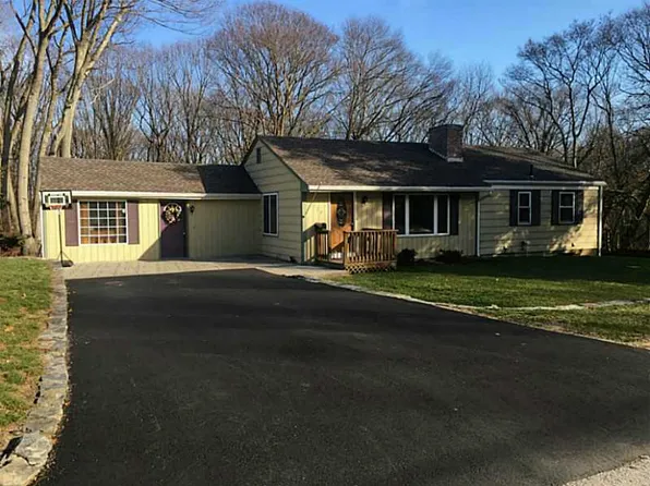 330 Lansdowne Rd, Warwick, RI 02888