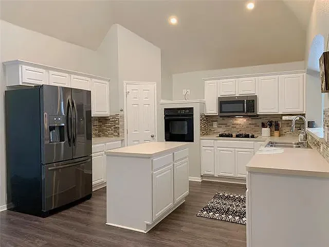 3 bed, 1830 sqft, $2,199 — Photo 3