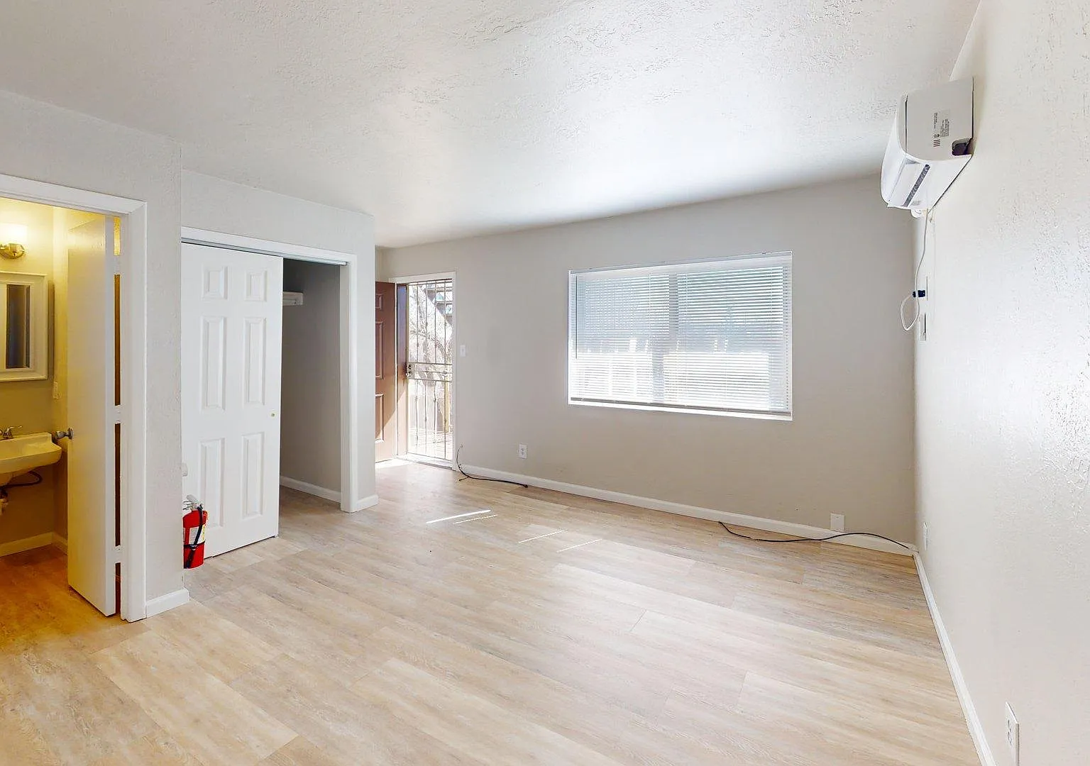 Renovated, Open Studios Near Unm / Cnm - Available Now! — Photo 3