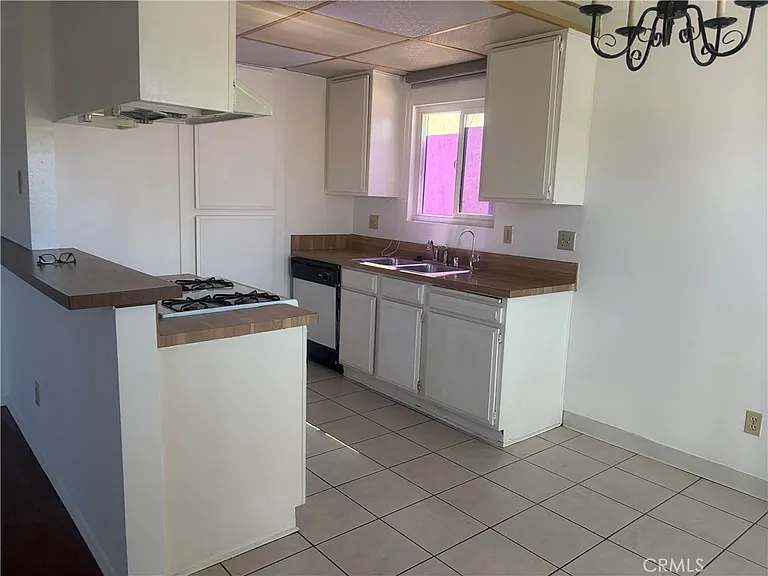 1439 Jellick Ave #B — Photo 5