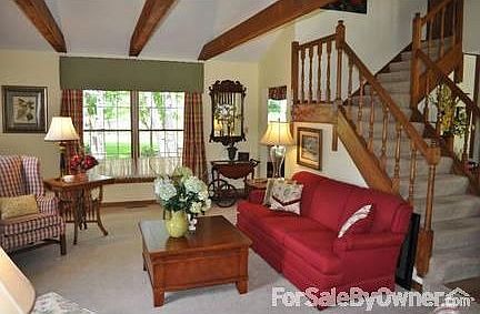 Living Room
						:
						Vaulted ceiling and great views opens to spacious foyer.