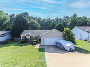 59 Canterbury Dr, Grantville, GA 30220
