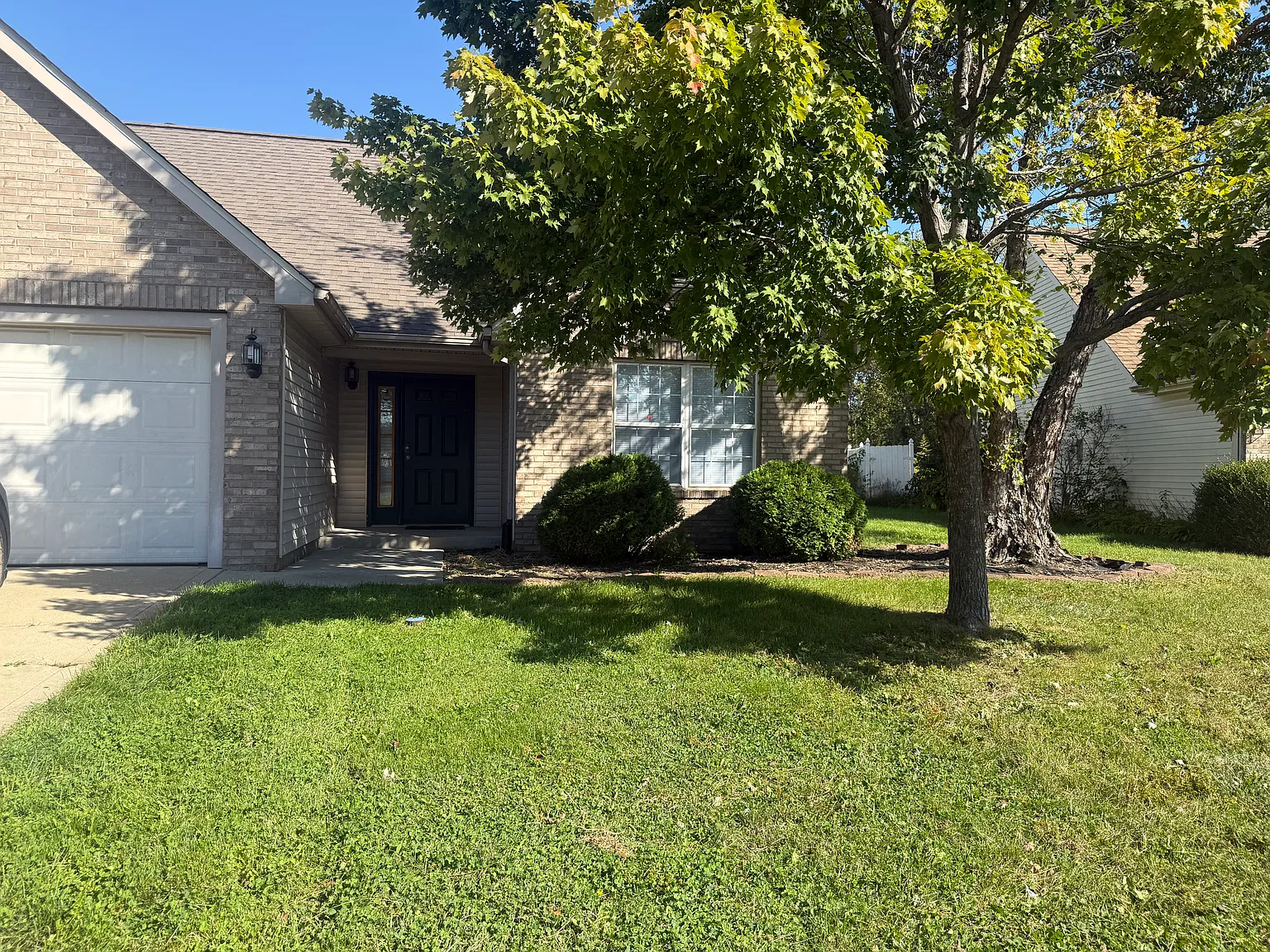 Mae Cir, Carmel — Photo 1