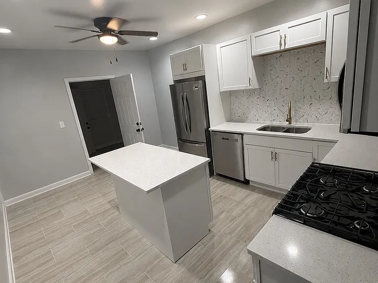 8835 S Commercial Ave #1 — Photo 2