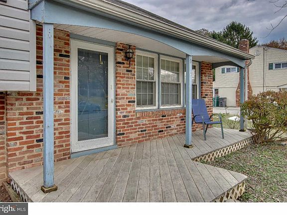 3rd image of 1053 Edwin Dr