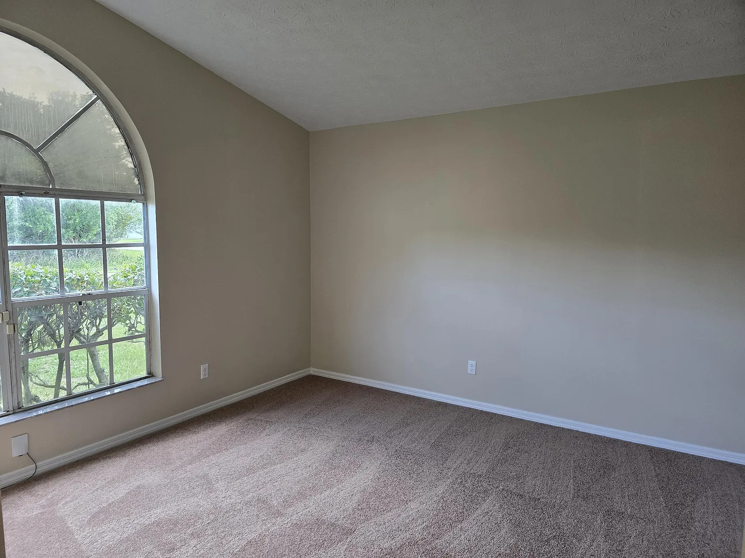 3 bed, 3.0 bath, 1854 sqft, $2,300 — Photo 3