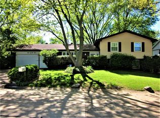 425 Stone River Rd, Belleville, IL 62221