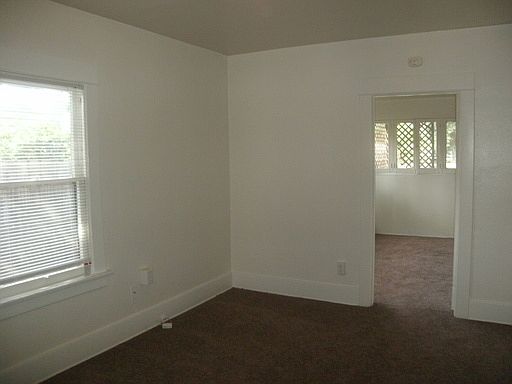 5th image of 10417 Whitegate Ave
