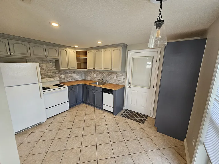 4416 E Drake Blvd — Photo 2