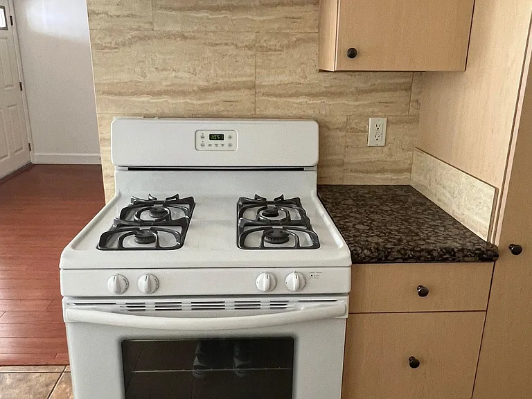 5656 Fountain Ave #B — Photo 6