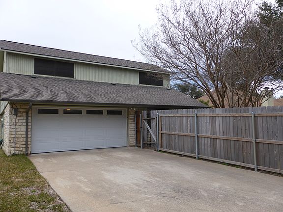 Rear-Entry Garage