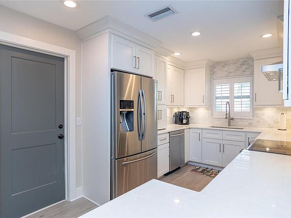 5th image of 2027 Bayou Grande Blvd NE