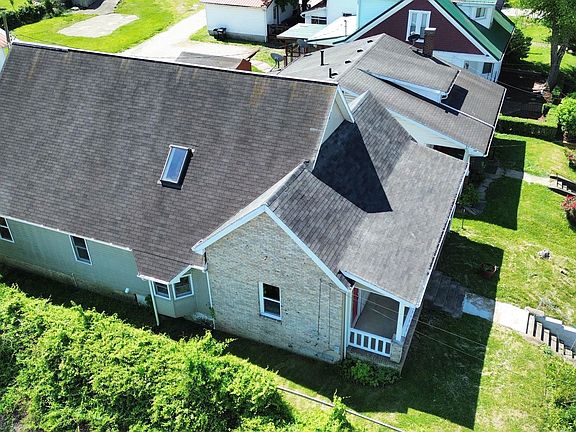 3rd image of 302 Commerce St