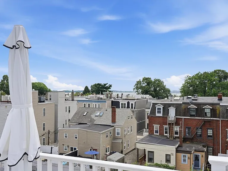613 E 6th St #3 — Photo 23