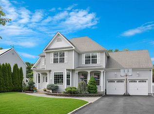 709 Peconic St, Ronkonkoma, NY 11779