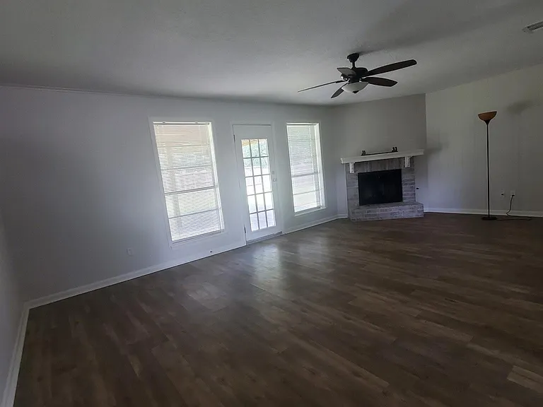 606 Francis Ct — Photo 4
