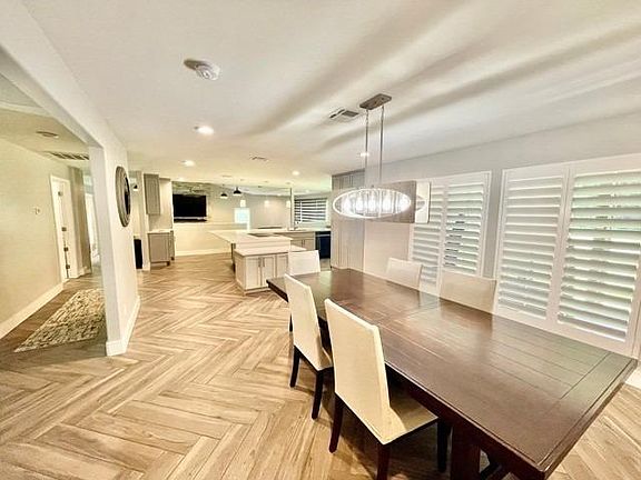 3rd image of 9254 N Valley Dr