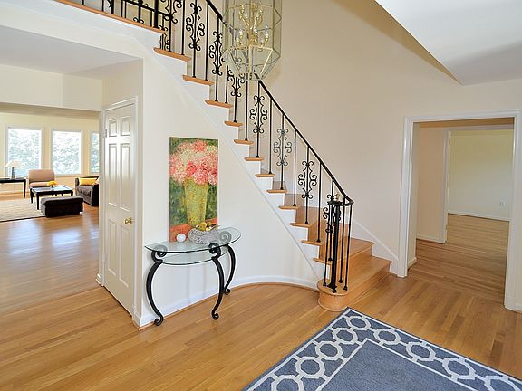 2nd image of 9808 Clydesdale St