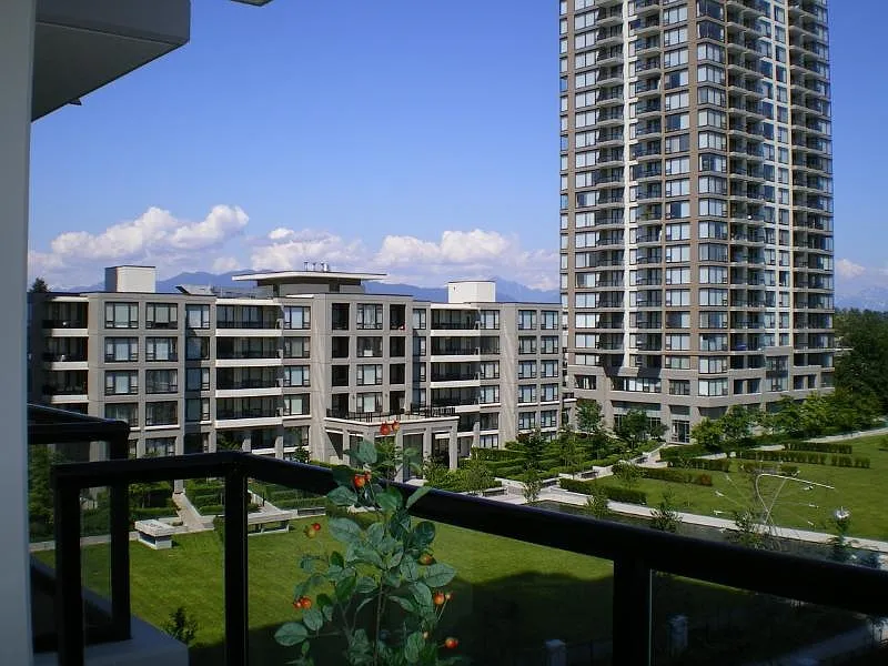 2 bed, 834 sqft, $3,950 — Photo 2