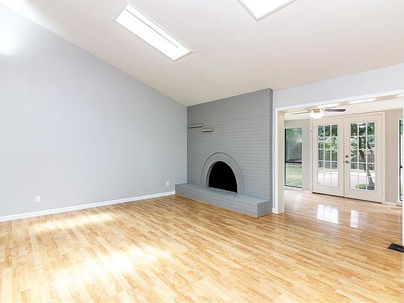 2nd image of 824 Branch Dr